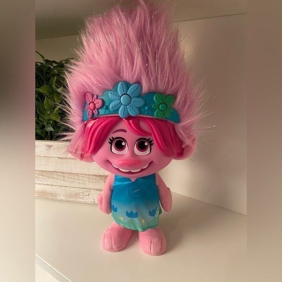 DREAMWORKS TROLLS WORLD TOUR
COLOR POPPIN' POPPY - Picture 1 of 16